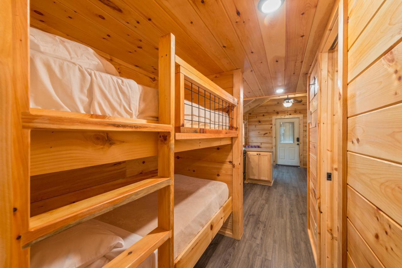 Great Escapes Rv Resort Bryan College Station Exterior photo