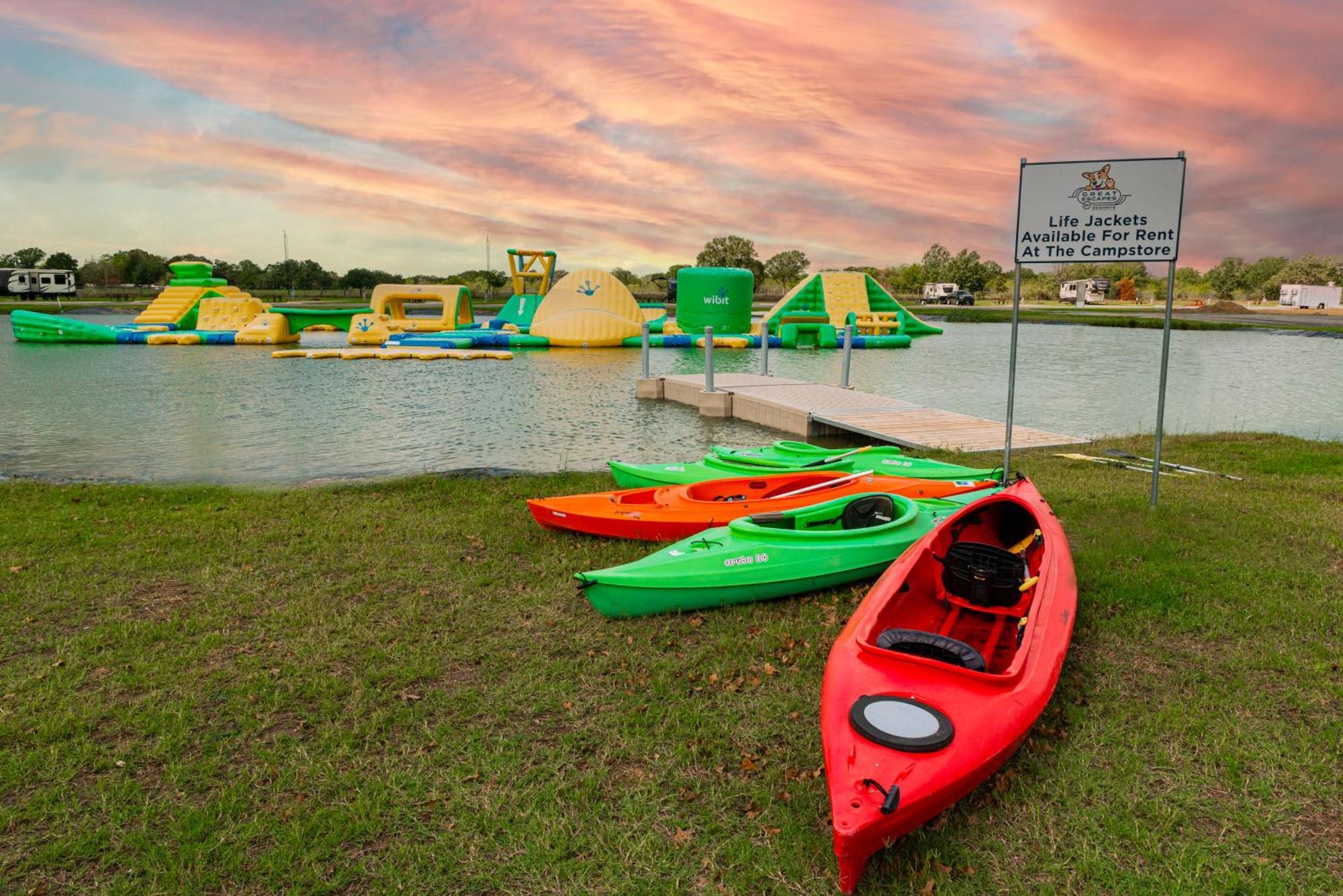 Great Escapes Rv Resort Bryan College Station Exterior photo