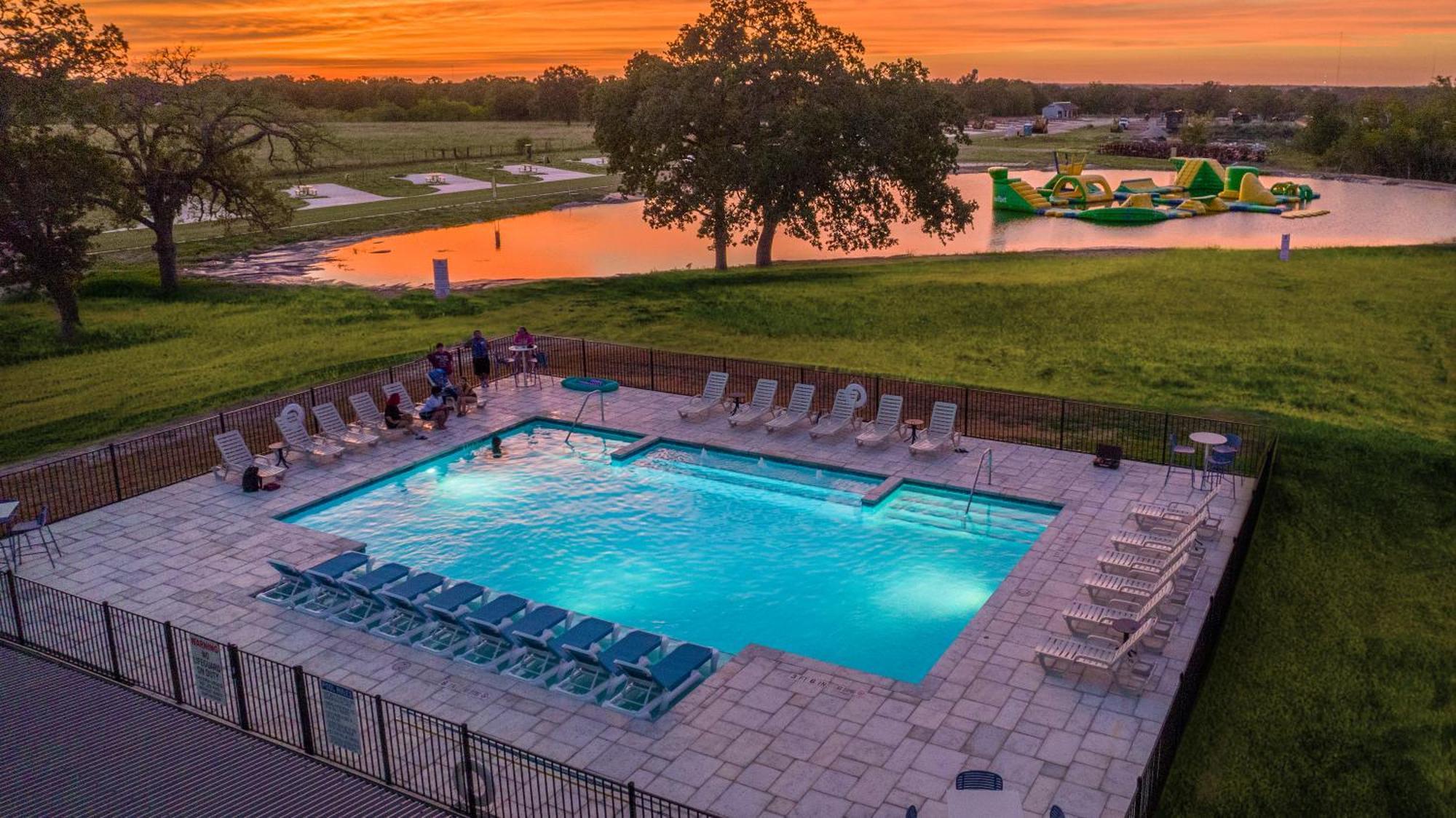 Great Escapes Rv Resort Bryan College Station Exterior photo